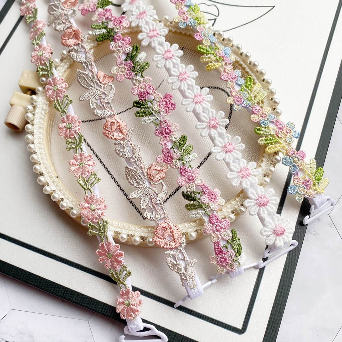 Il trucco per sistemare il reggiseno se indossi un abito senza spalline Il trucco per sistemare il reggiseno se indossi un abito senza spalline